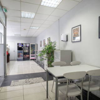 Bureau privé 30 m² 8 postes Coworking Rue Rabelais Montreuil 93100 - photo 3